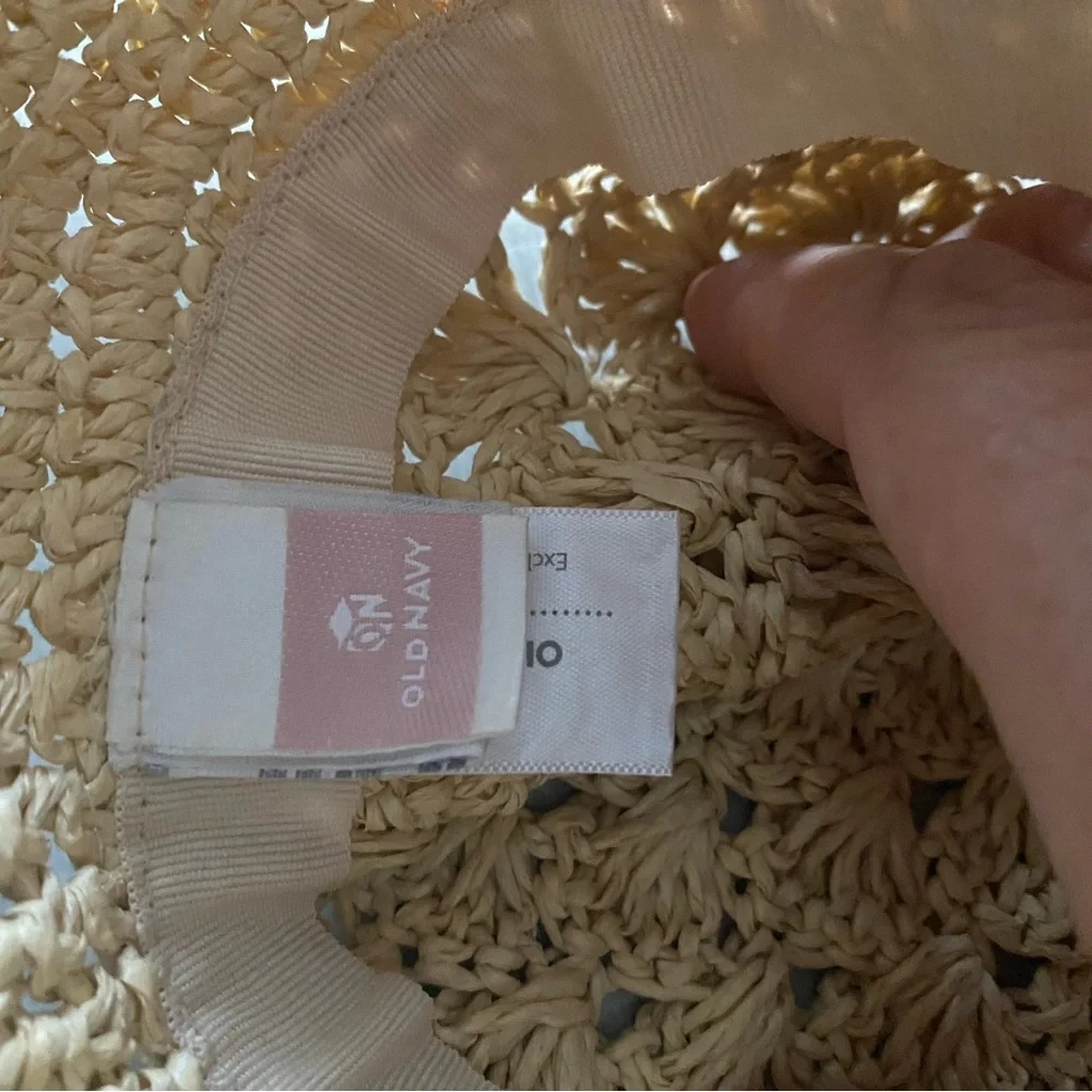 Old Navy girls hat 100% paper
